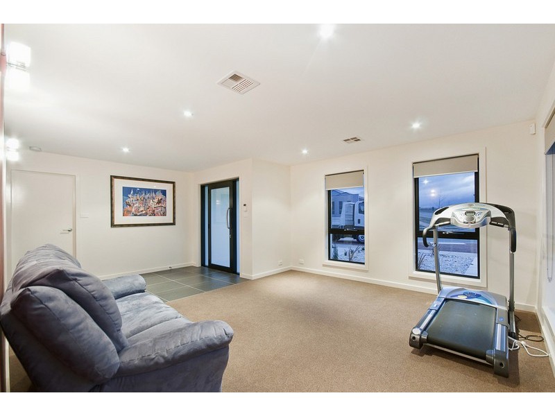 18 Gavin Long Street, Franklin ACT 2913