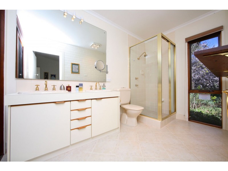 21 Logan Street, Narrabundah ACT 2604