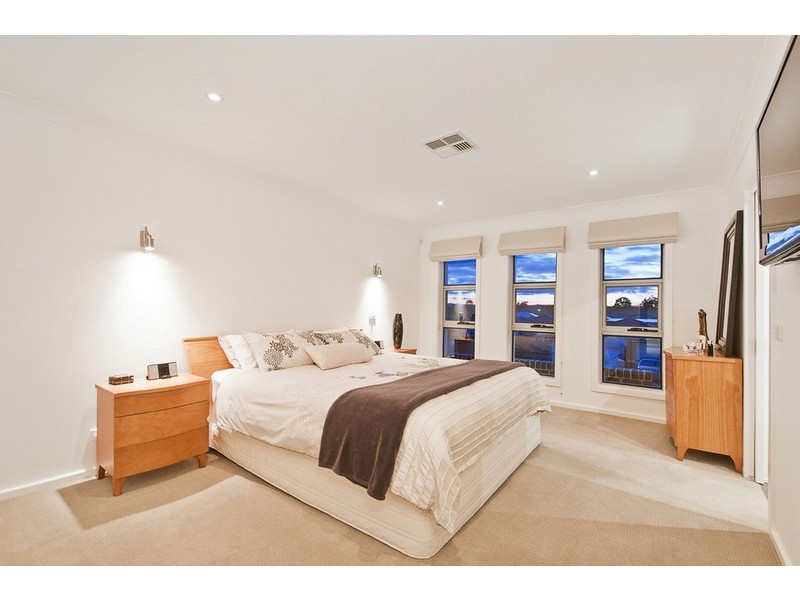 10 Whitington Street, Franklin ACT 2913