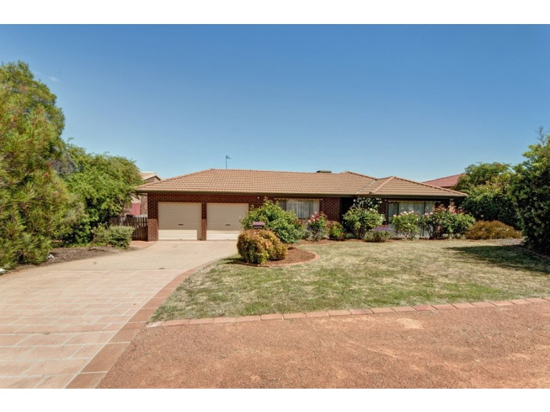 24 Bertram Street, Fadden ACT 2904