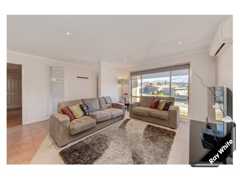 18 Larkin Close, Gordon ACT 2906