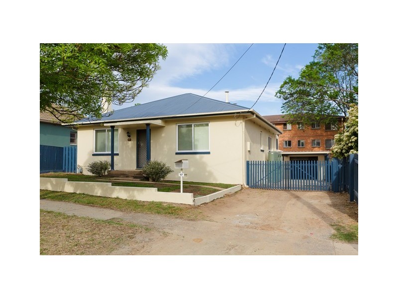 17 Crest Road, Crestwood NSW 2620