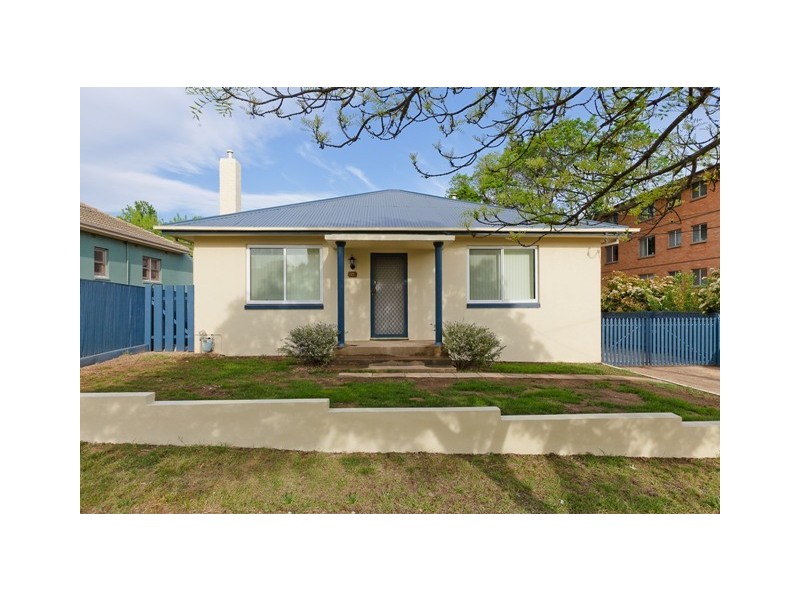 17 Crest Road, Crestwood NSW 2620