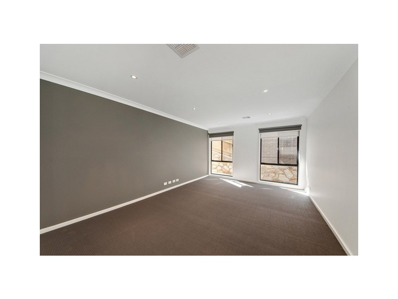 15 Macandie Street, Casey ACT 2913