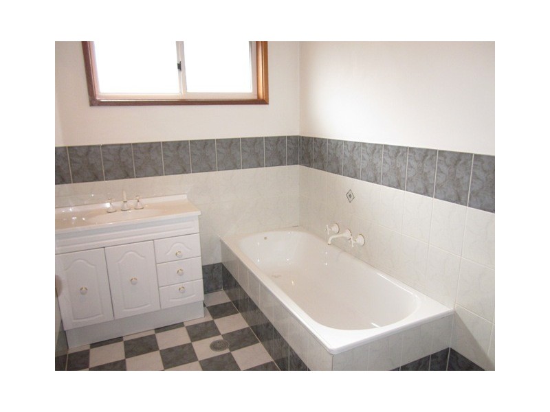 31 Lewis Luxton Avenue, Gordon ACT 2906
