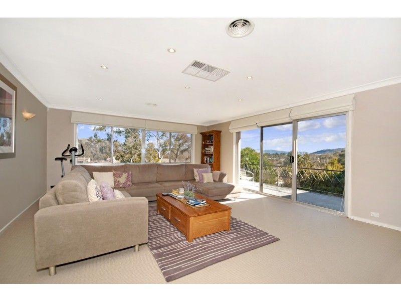 29 Hawkesbury Crescent, Farrer ACT 2607