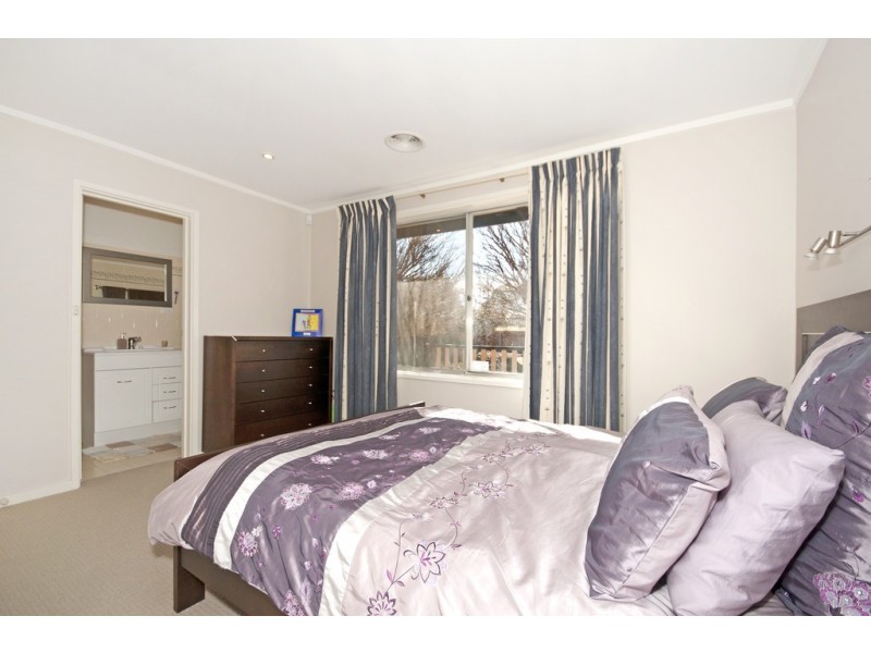 29 Hawkesbury Crescent, Farrer ACT 2607