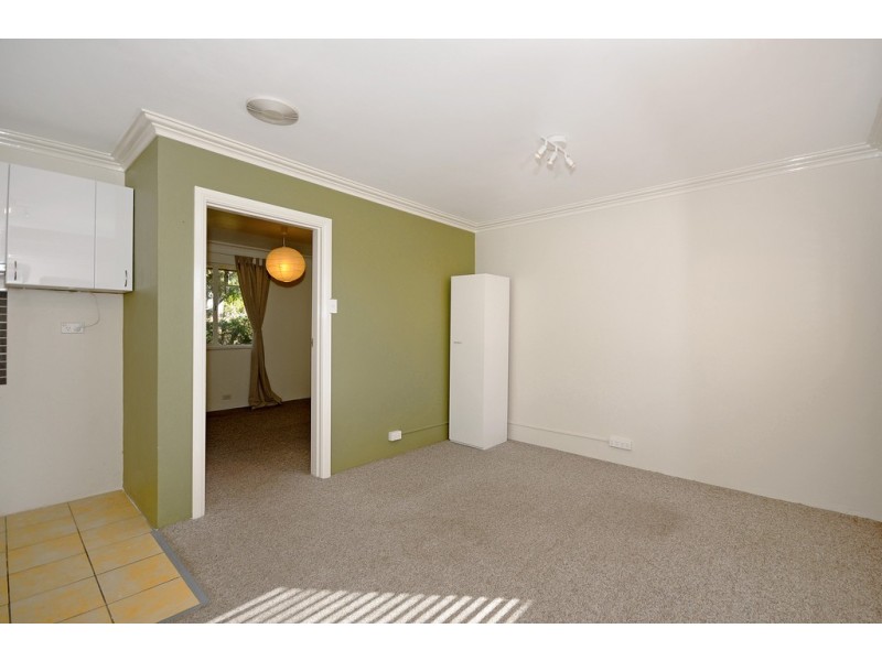 16/22 Mowatt Street, Queanbeyan East NSW 2620