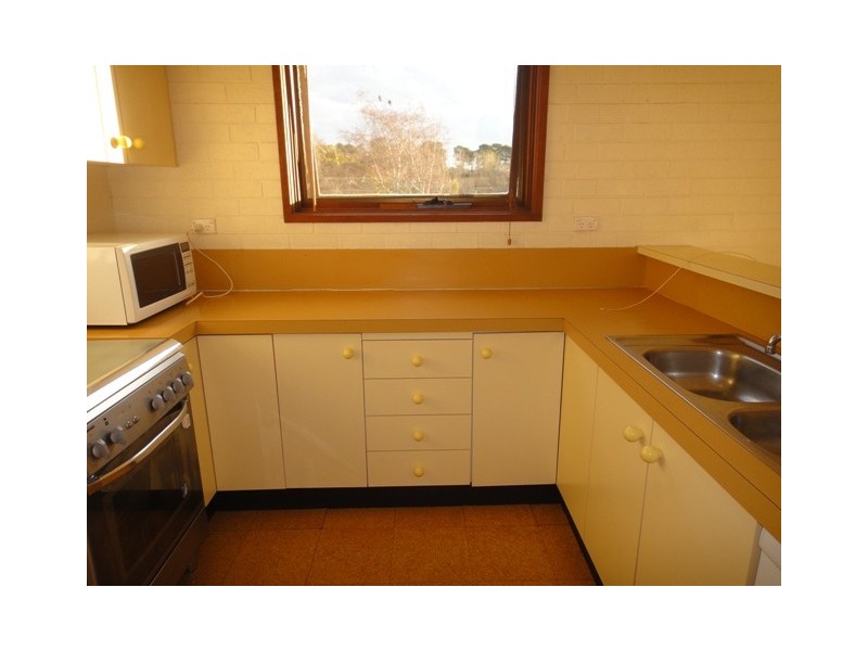 4/5 Lane Poole Place, Yarralumla ACT 2600