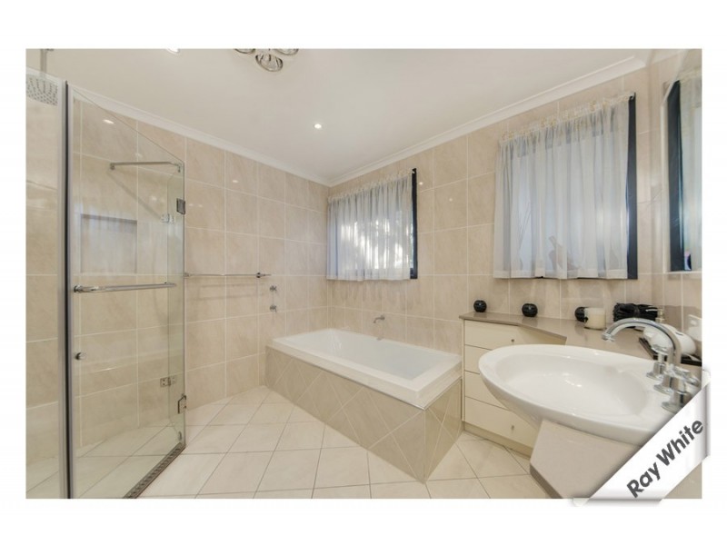 82 Namatjira Drive, Stirling ACT 2611