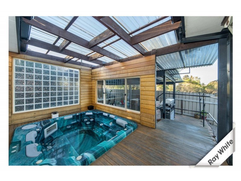 82 Namatjira Drive, Stirling ACT 2611