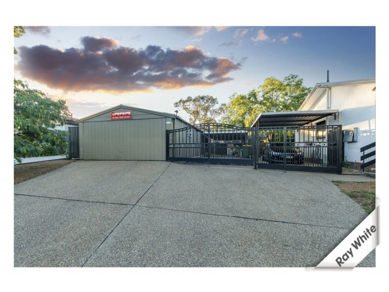 82 Namatjira Drive, Stirling ACT 2611