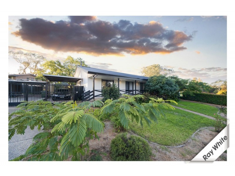 82 Namatjira Drive, Stirling ACT 2611