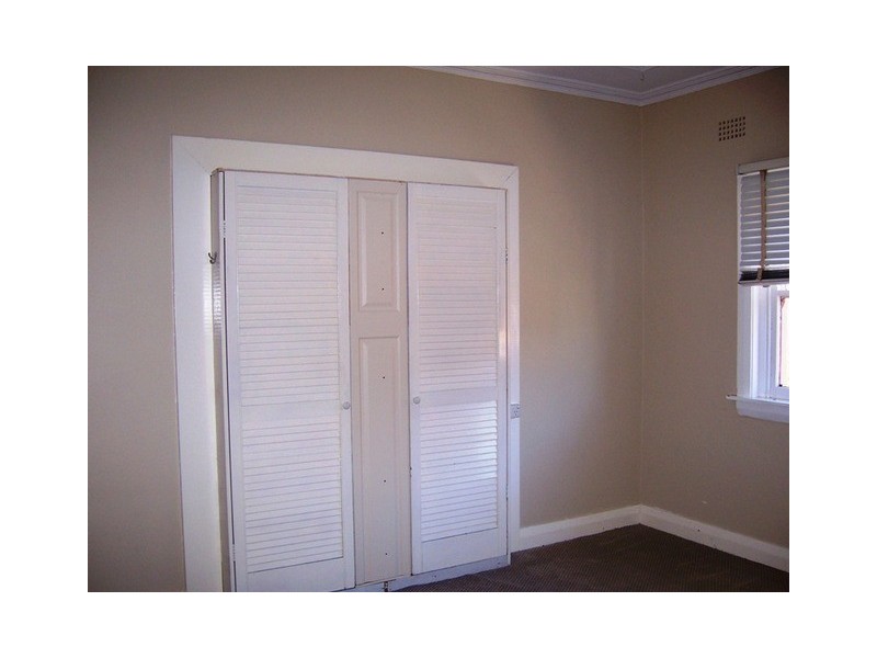 12 West Avenue, Queanbeyan NSW 2620
