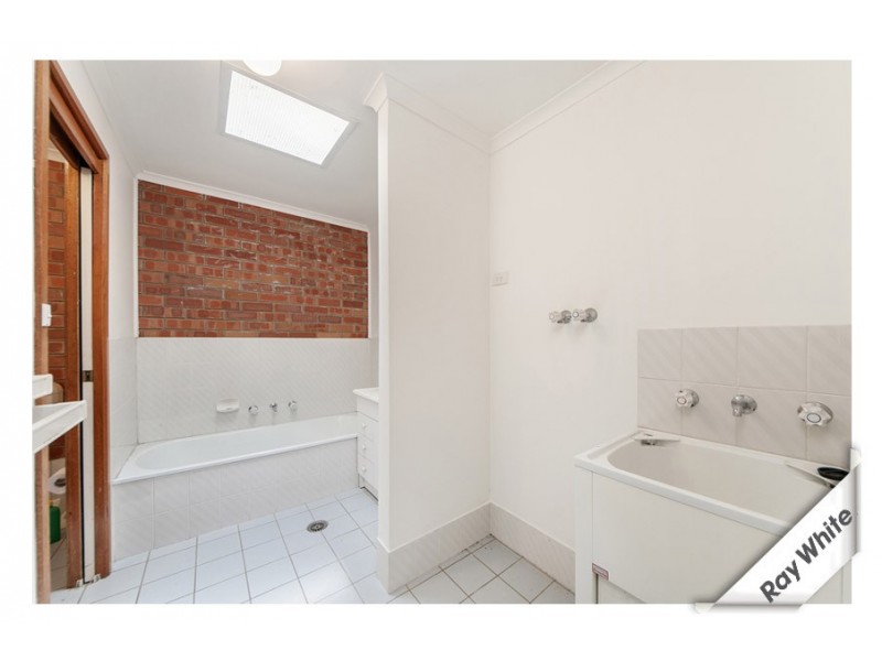 10/32 Crisp Circuit, Bruce ACT 2617