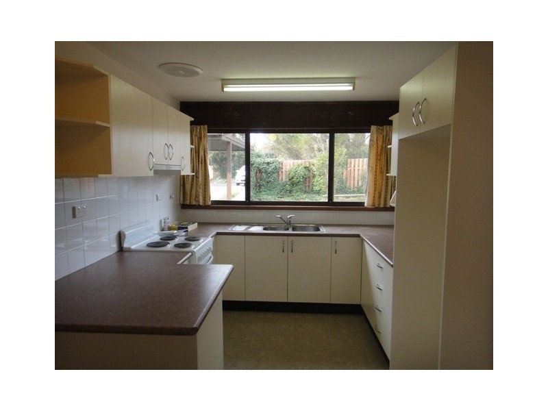 27 Goddard Crescent, Holt ACT 2615