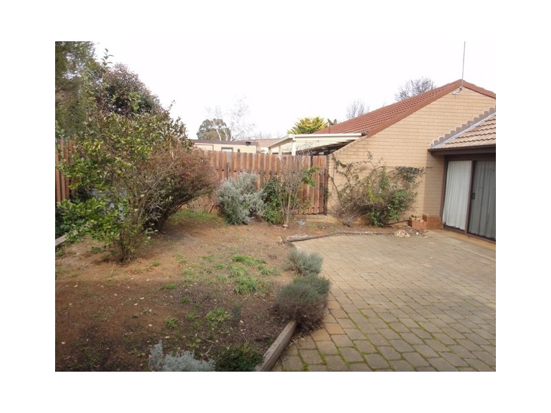 27 Goddard Crescent, Holt ACT 2615