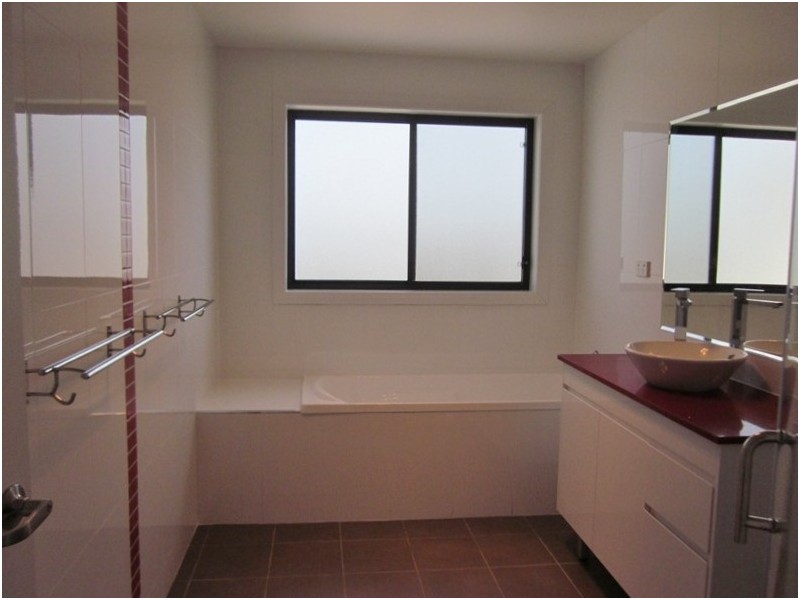 5 Doris Turner Street, Forde ACT 2914