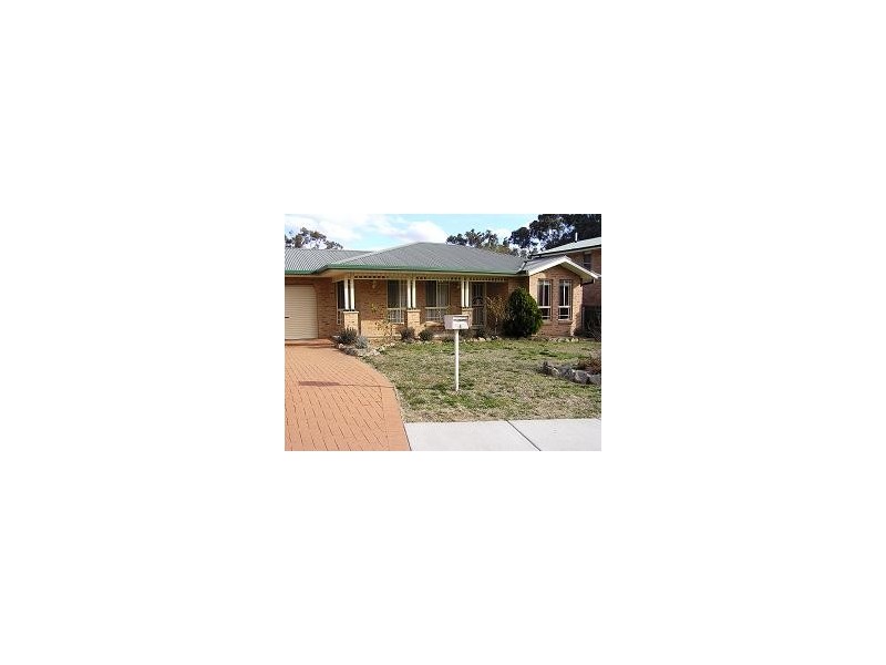 4 Halloran Drive, Jerrabomberra NSW 2619