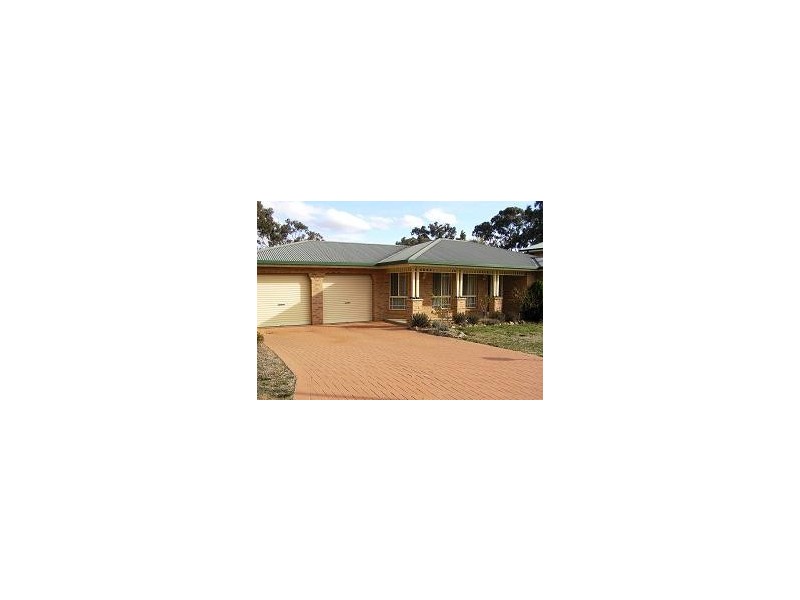 4 Halloran Drive, Jerrabomberra NSW 2619