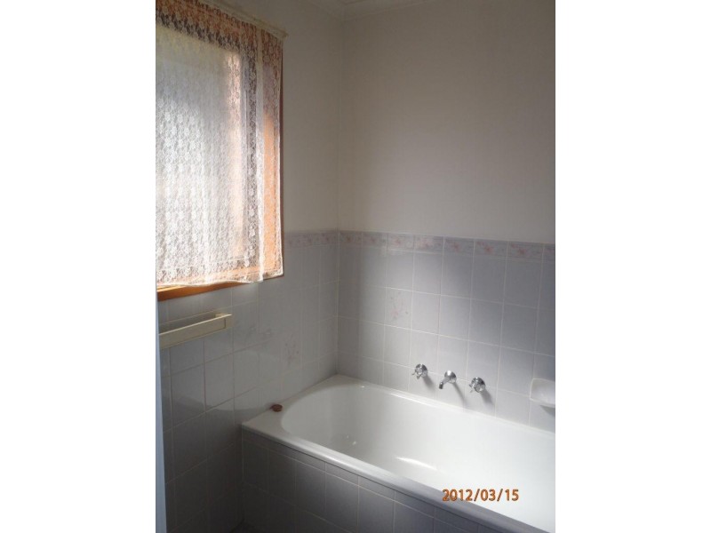 27 Thomas Hart Street, Banks ACT 2906
