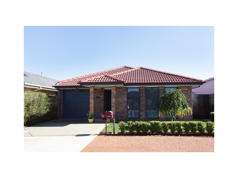 17 Ruth Bedford Street, Franklin ACT 2913