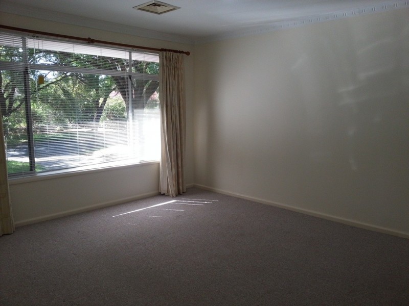 19 DOBSON Place, Watson ACT 2602
