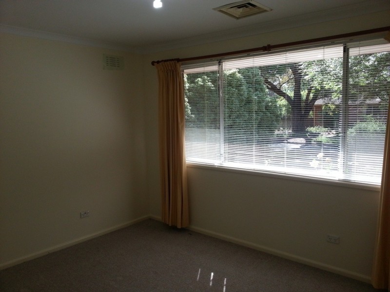 19 DOBSON Place, Watson ACT 2602