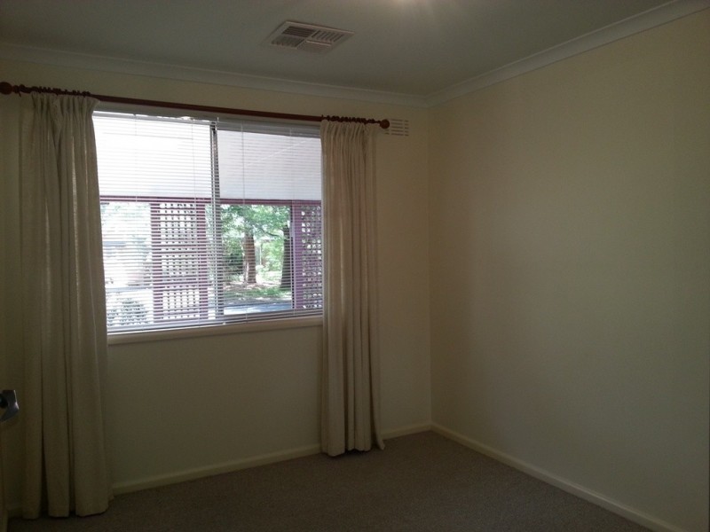 19 DOBSON Place, Watson ACT 2602