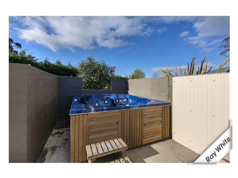 9 Roper Place, Royalla NSW 2620