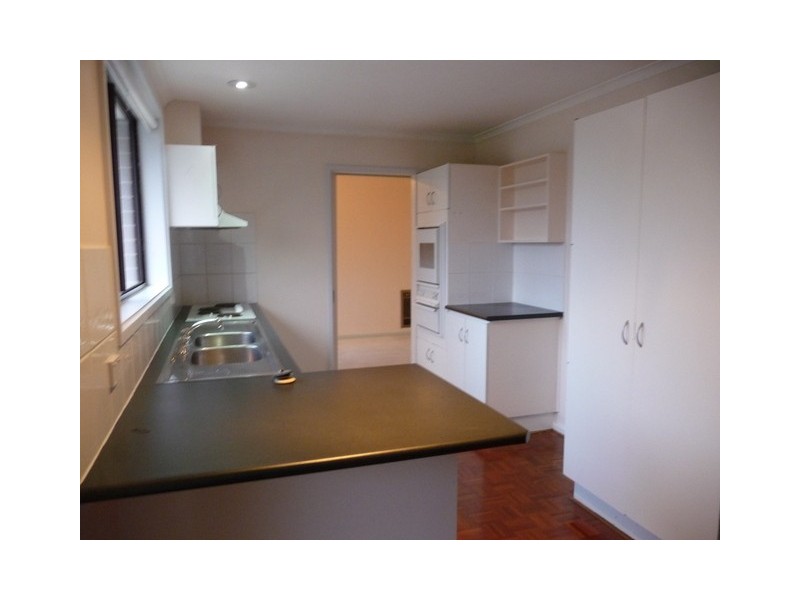 37 LIVINGSTON AVENUE, Kambah ACT 2902