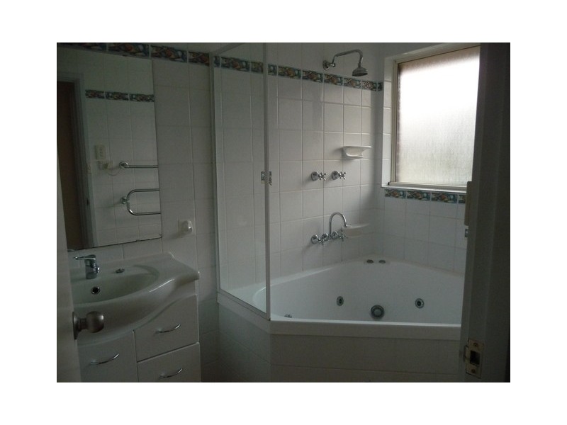 37 LIVINGSTON AVENUE, Kambah ACT 2902