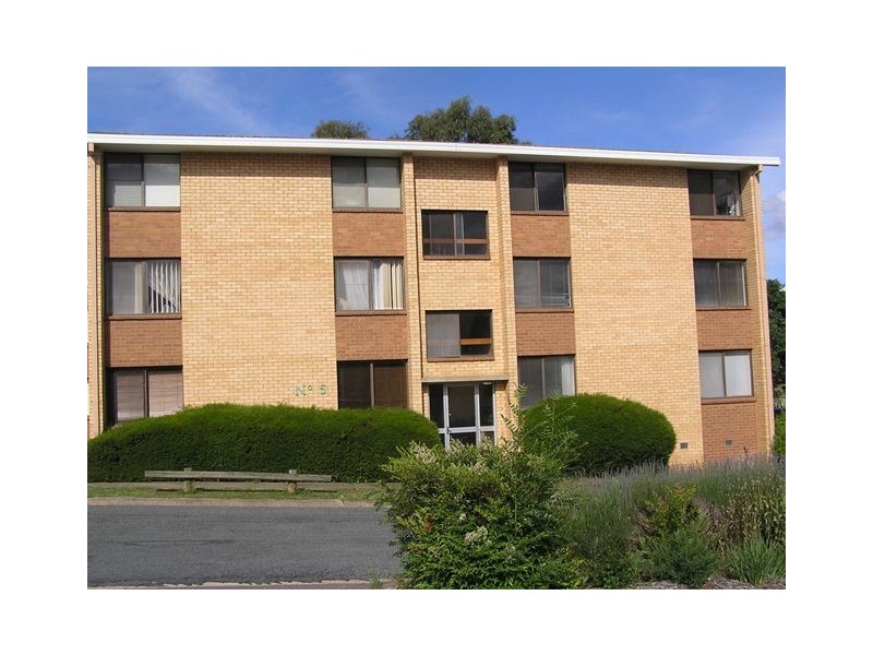 4/5 WALSH PLACE, Curtin ACT 2605