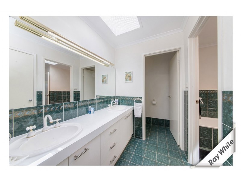 18 Chipperfield Circuit, Gordon ACT 2906