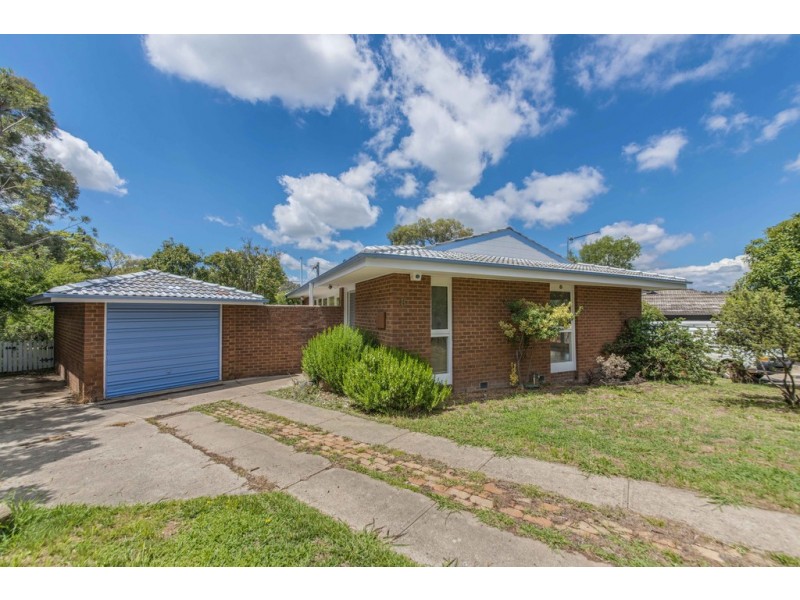 8 Olliff Place, Farrer ACT 2607