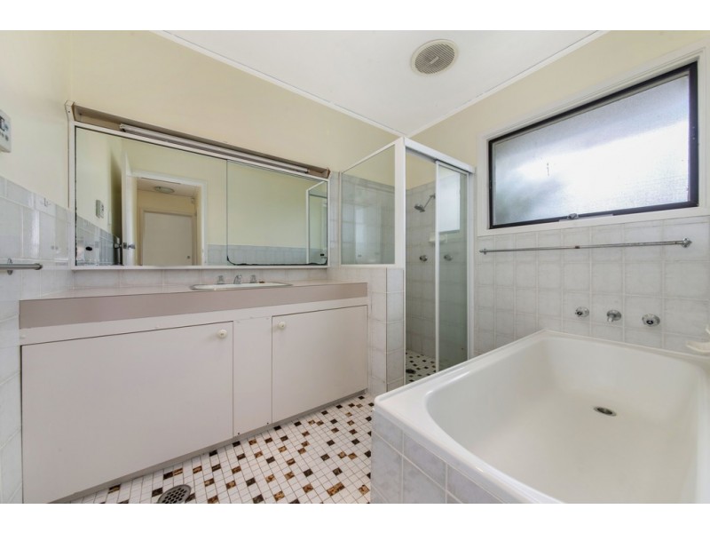 8 Olliff Place, Farrer ACT 2607