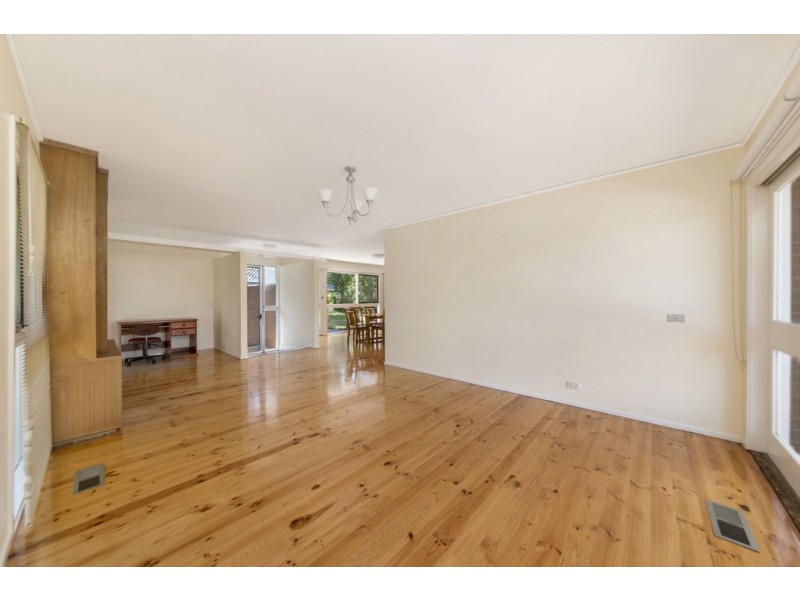 8 Olliff Place, Farrer ACT 2607