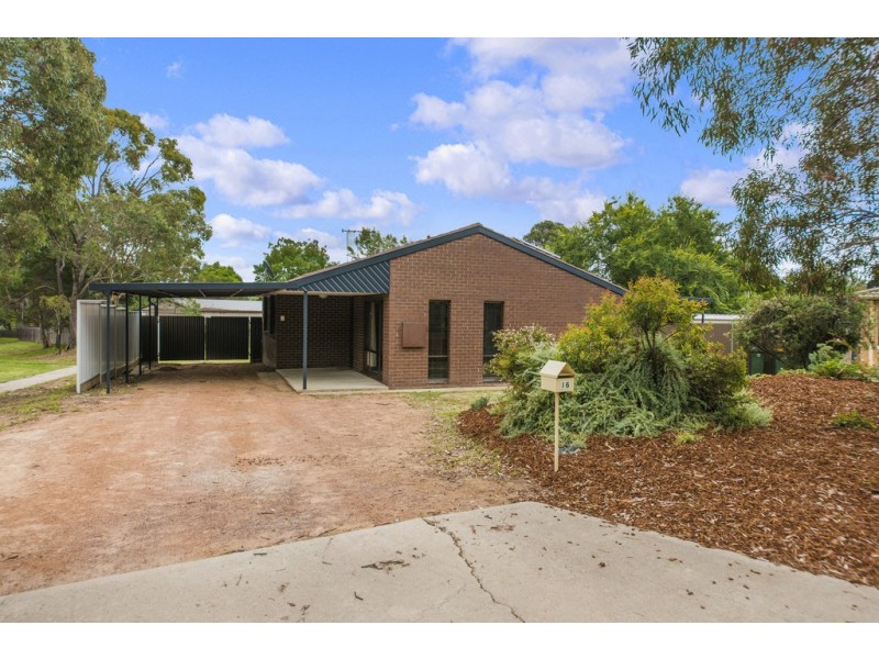 16 Australie Close, Gilmore ACT 2905