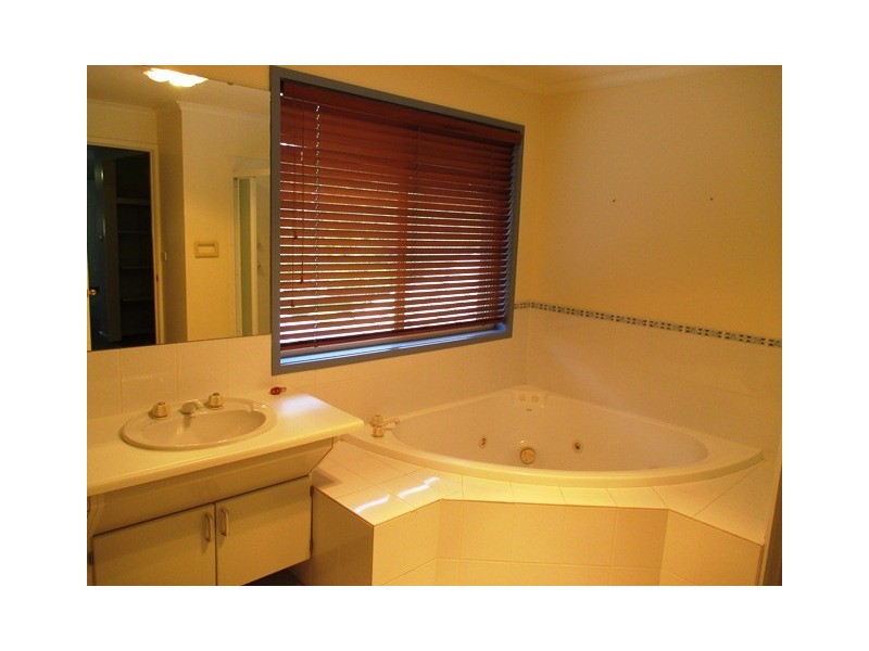 38 Mount Vernon Drive, Kambah ACT 2902