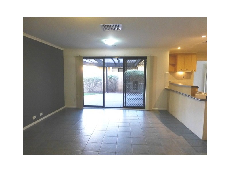 2/121 Streeton Drive, Stirling ACT 2611