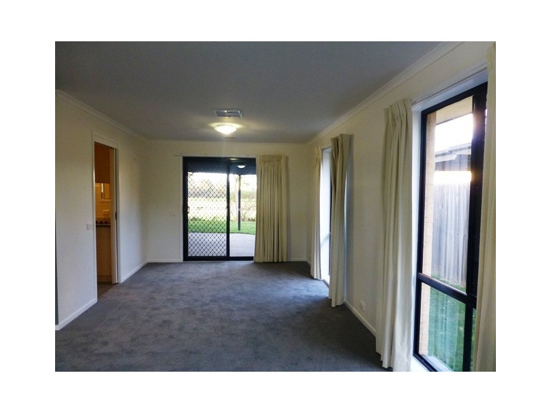 2/121 Streeton Drive, Stirling ACT 2611