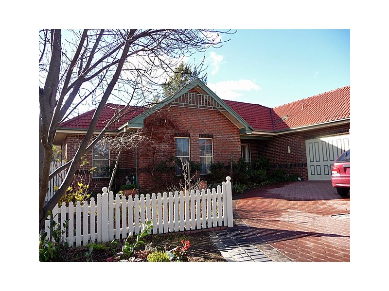 4 Melrose Place, Jerrabomberra NSW 2619