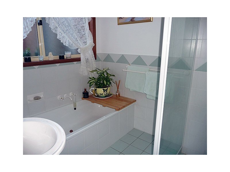 4 Melrose Place, Jerrabomberra NSW 2619