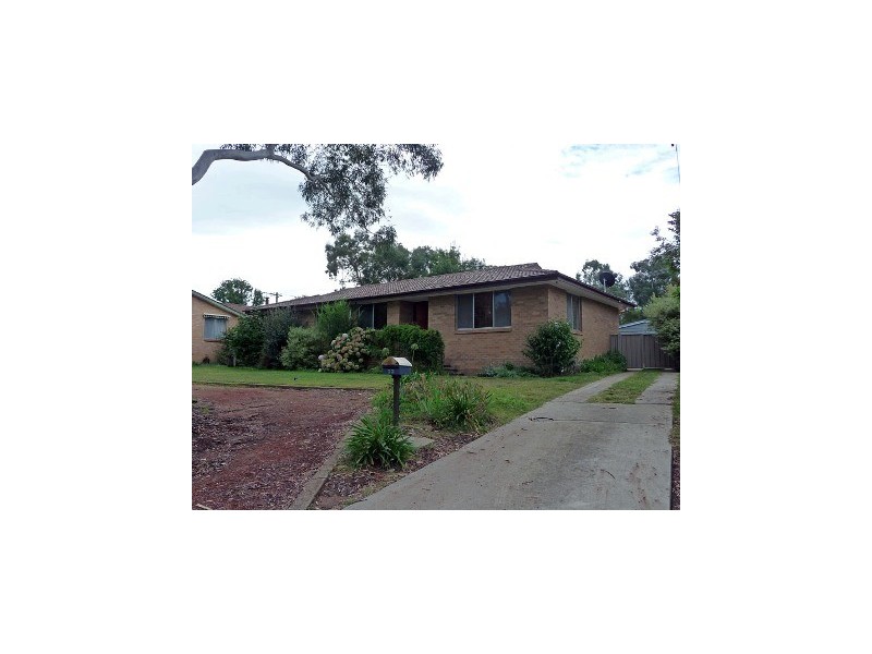 33 Eagle Cct, Kambah ACT 2902