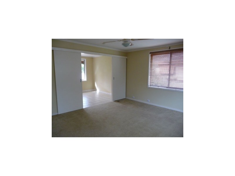 33 Eagle Cct, Kambah ACT 2902