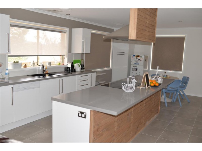 28 Buntine Crescent, Isaacs ACT 2607