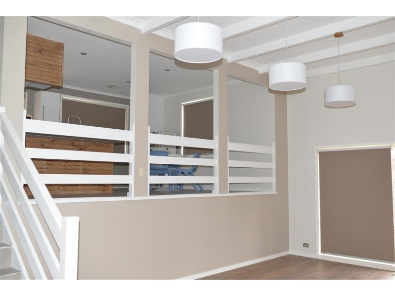 28 Buntine Crescent, Isaacs ACT 2607