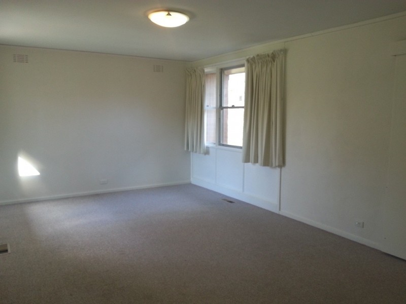 7 McNicoll Street, Hughes ACT 2605