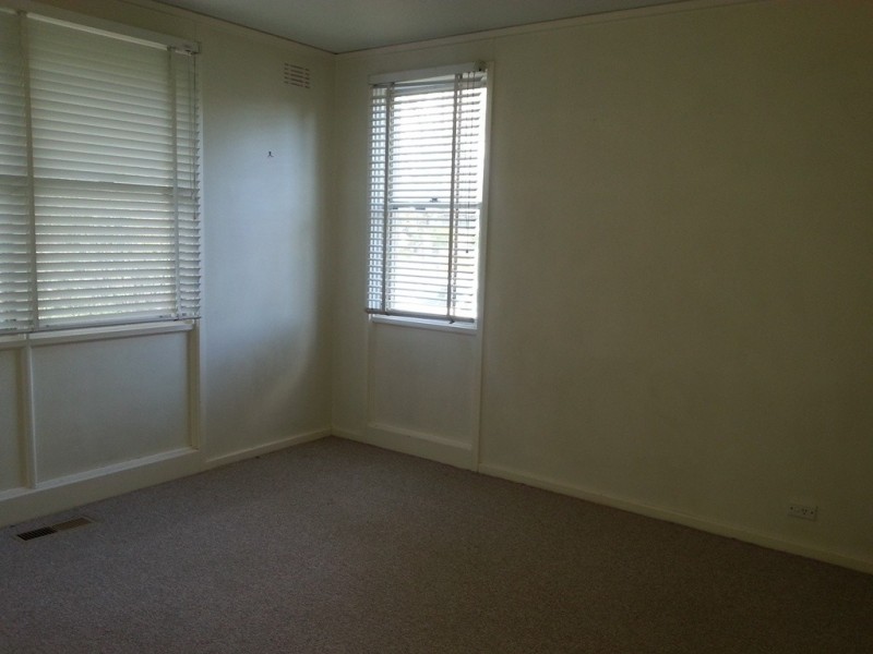 7 McNicoll Street, Hughes ACT 2605