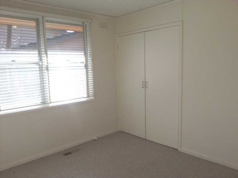 7 McNicoll Street, Hughes ACT 2605